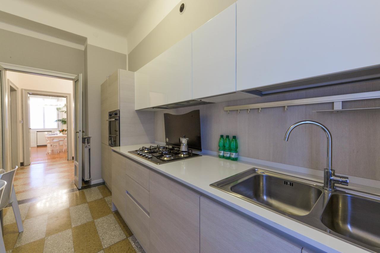Adelaide Central Apartment Мілан Екстер'єр фото